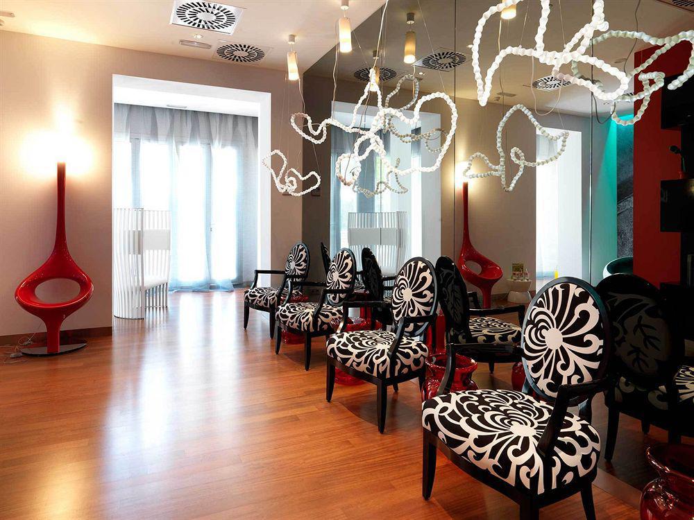 Hotel Bcn Design Barcelona Buitenkant foto The interior of the hotel