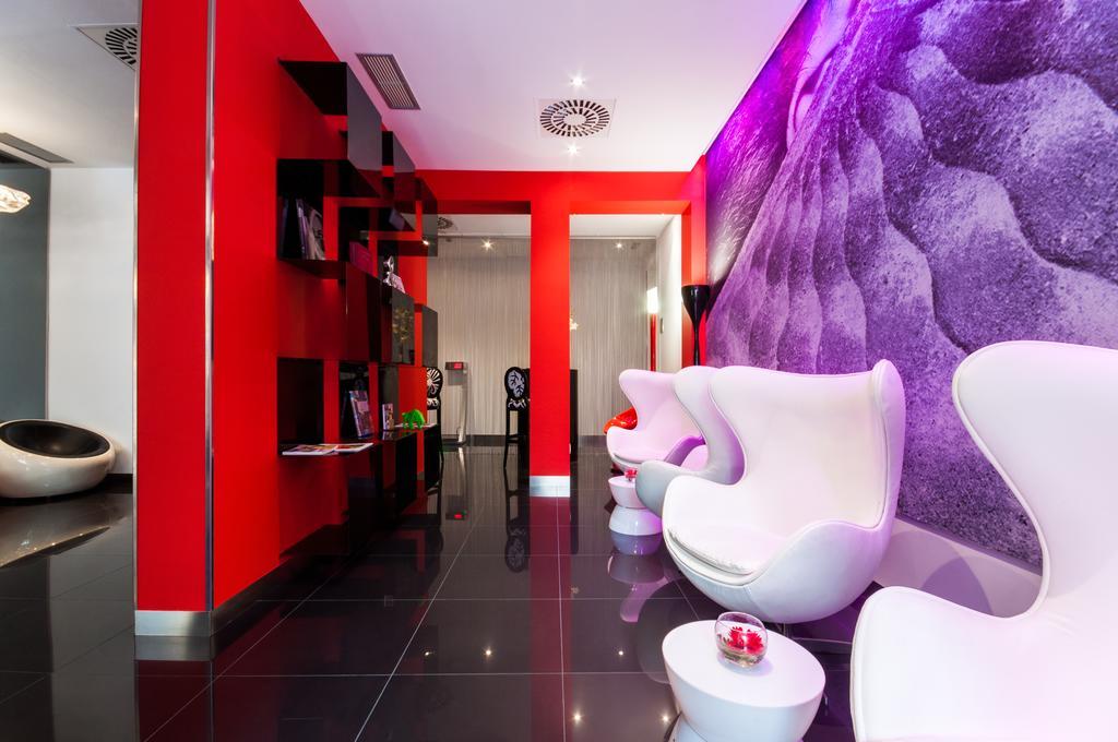 Hotel Bcn Design Barcelona Buitenkant foto The lounge at the airport