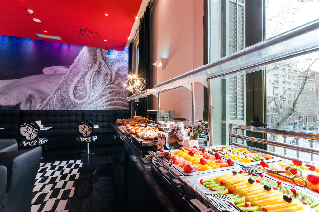 Hotel Bcn Design Barcelona Buitenkant foto Buffet at the restaurant